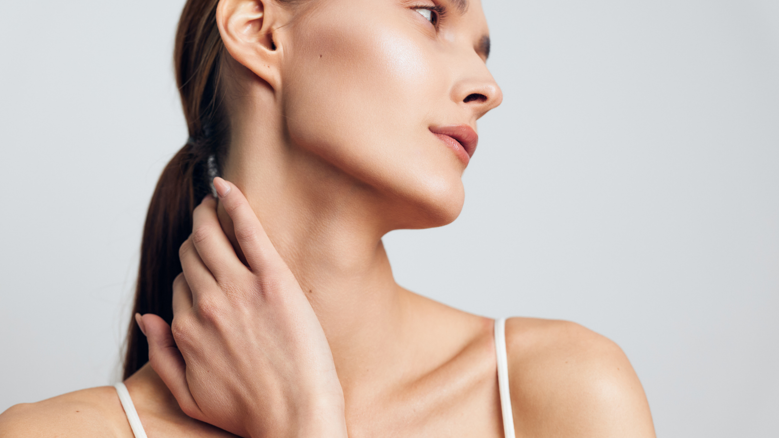 Young woman with smooth, hydrated skin illustrating peptides vs collagen and their role in maintaining skin elasticity, hydration, collagen production, and a youthful complexion.